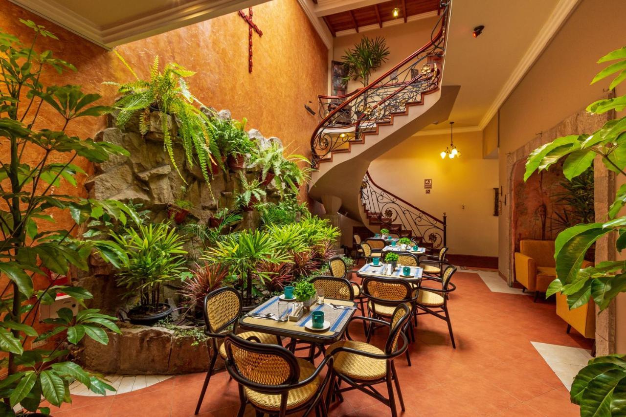 Del Rey Hotel